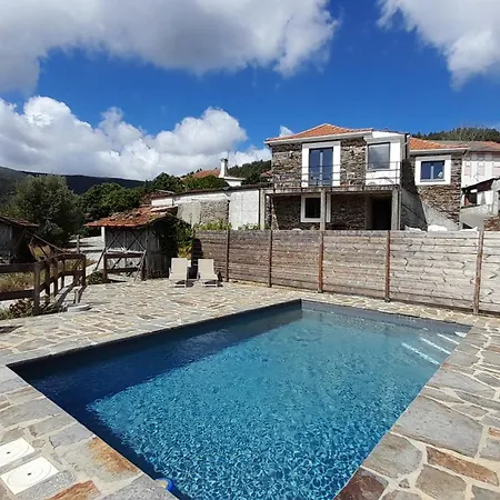 Casa Escola Velha * Vale de Carneiro