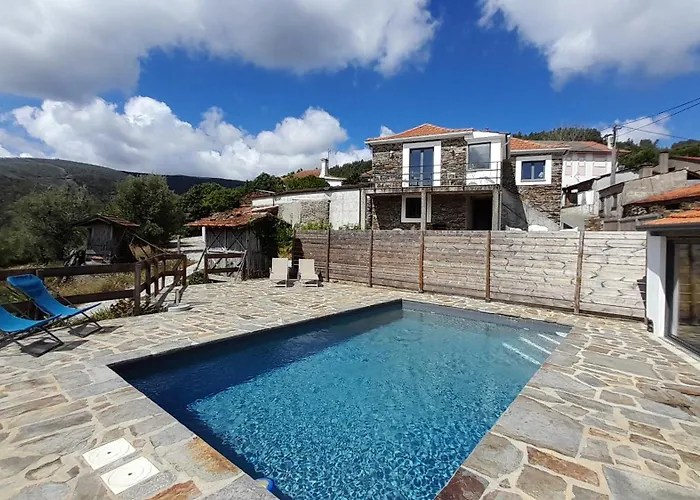 Casa Escola Velha * Vale de Carneiro